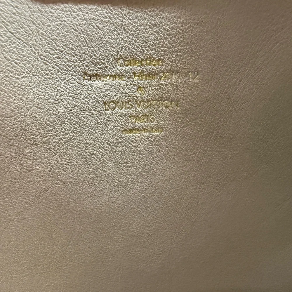 Louis Vuitton Pulsion Lockit Gray Shearling Handbag (2011) - Picture 13 of 16